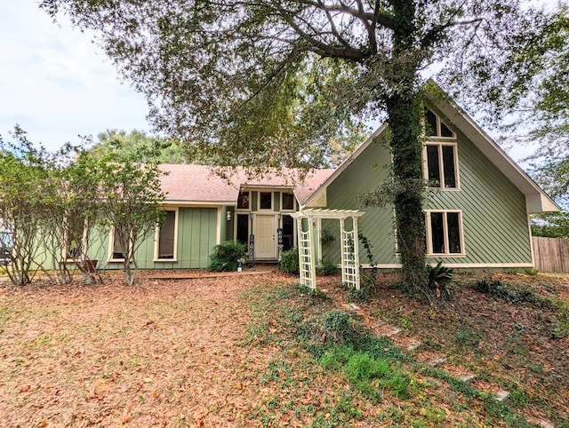 3602 Pebble Creek Ln, Dothan, AL 36303 - view of front of home featuring board and batten siding and fence