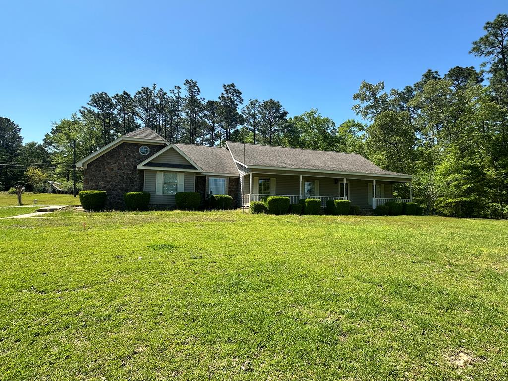 535 Mcardle Rd, Dothan, AL 36303 - view of front facade featuring a porch and a front yard