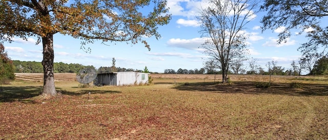 view of yard featuring a rural view