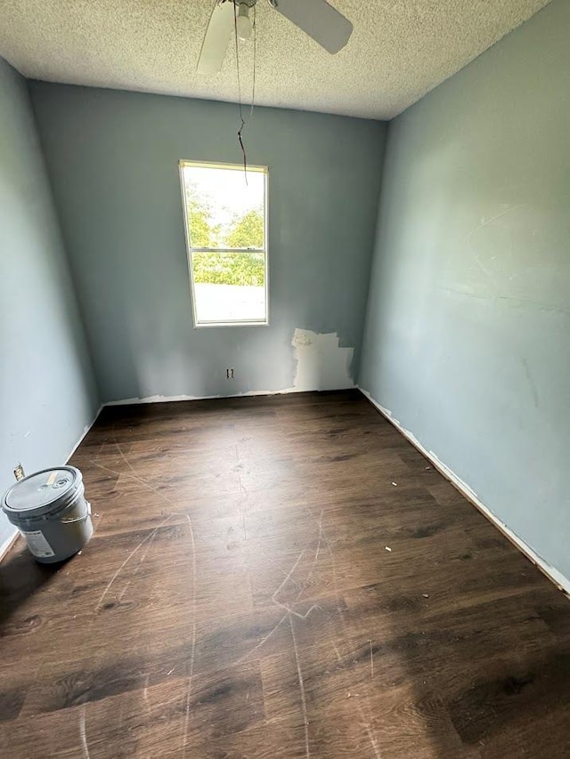 empty room with ceiling fan and a textured ceiling