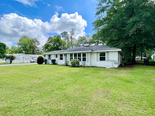 view of front of property with a front yard