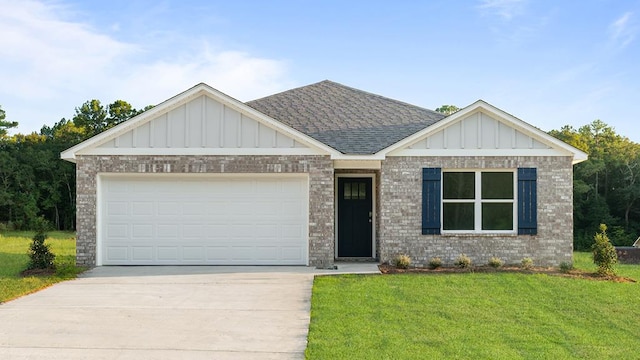 view of front of house featuring a front yard and a garage