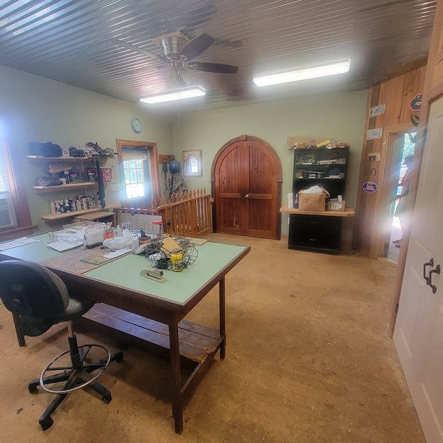 office featuring plenty of natural light and ceiling fan