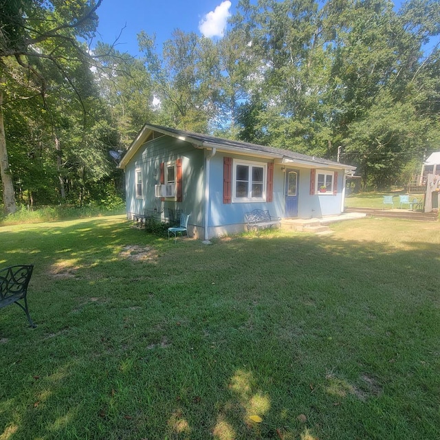 single story home featuring a front yard