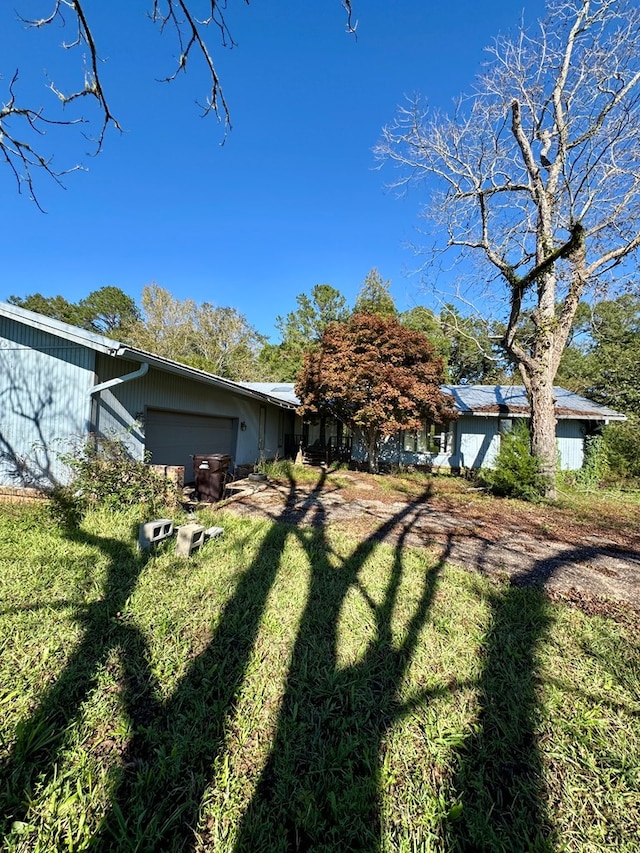 view of yard featuring a garage