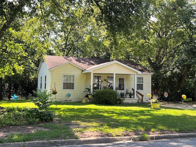 view of front of home featuring a porch and a front lawn