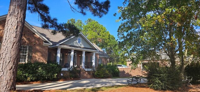 front of property with covered porch