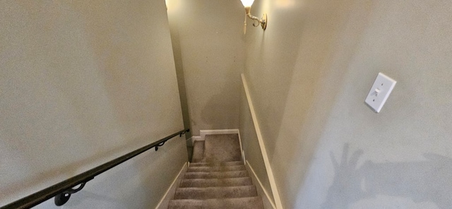 102 Glencoe Way, Dothan, AL 36305 - staircase with baseboards