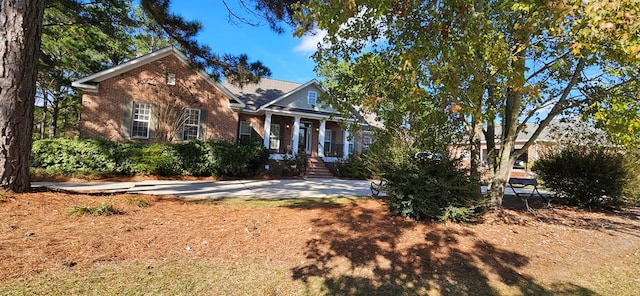 view of front facade featuring brick siding