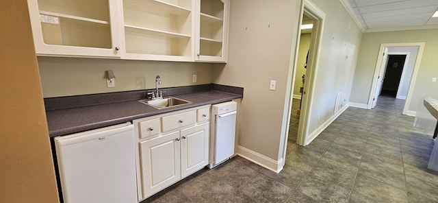 bar with dishwasher, ornamental molding, baseboards, and a sink