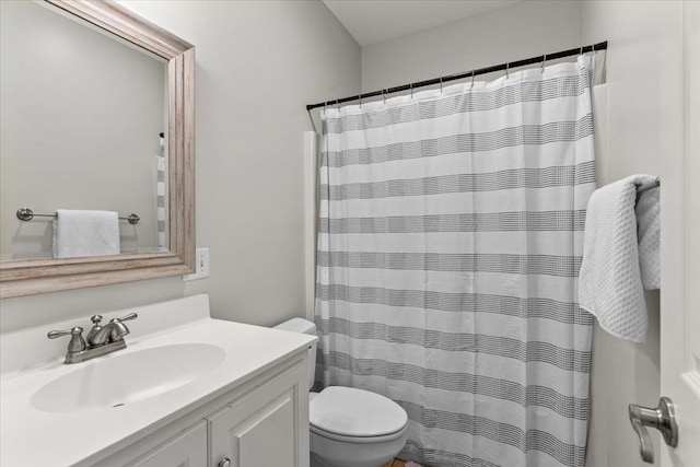 bathroom with a shower with curtain, vanity, and toilet