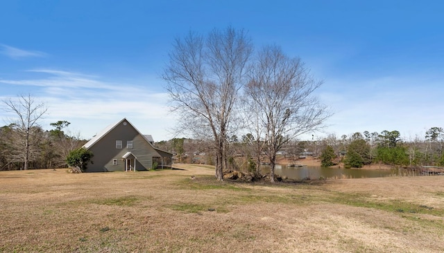 view of yard featuring a water view