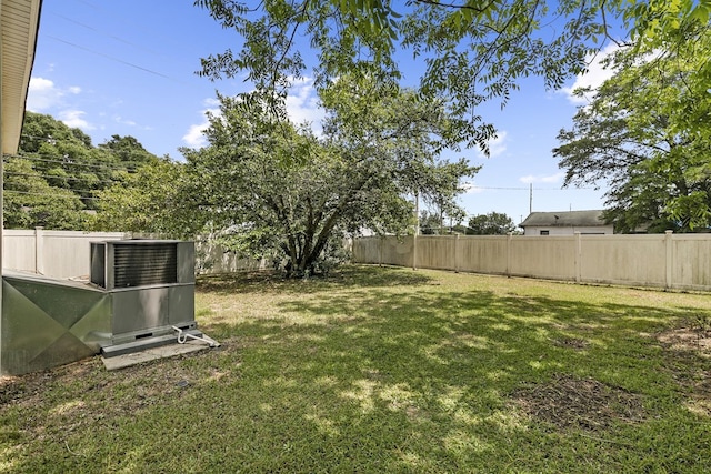 view of yard featuring a fenced backyard