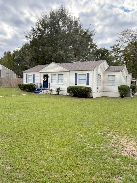 view of front of house with a front yard