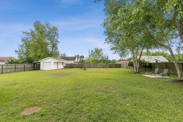 106 Lake Ln, Headland, AL 36345 - view of yard with a garage
