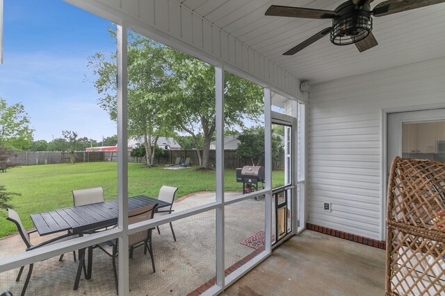 106 Lake Ln, Headland, AL 36345 - sunroom featuring outdoor dining area and a ceiling fan