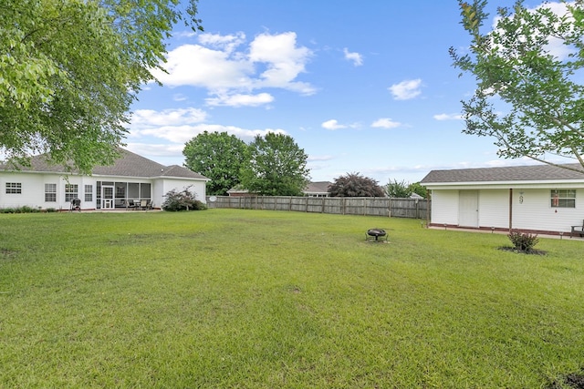 106 Lake Ln, Headland, AL 36345 - view of yard