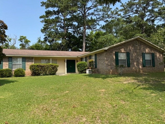 203 Aspen Cir, Dothan, AL 36303 - single story home featuring a front lawn and brick siding