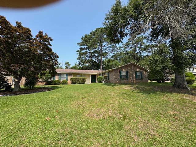 203 Aspen Cir, Dothan, AL 36303 - view of front of property featuring a front lawn