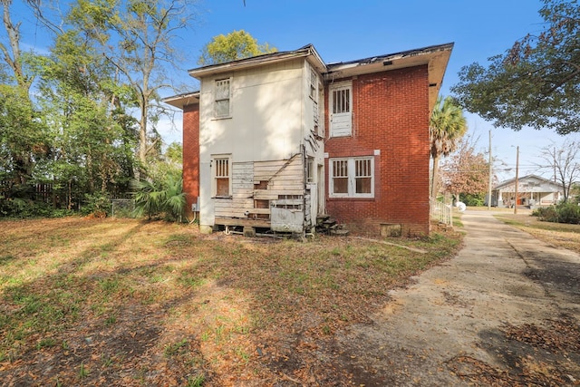 back of property with a lawn