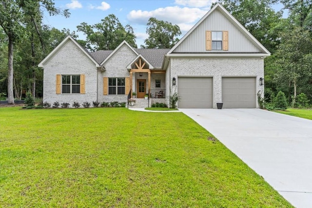 246 Suggs Rd, Dothan, AL 36345 - view of front facade featuring driveway, a front yard, and brick siding