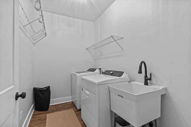 246 Suggs Rd, Dothan, AL 36345 - laundry area with washing machine and dryer and dark wood-style flooring