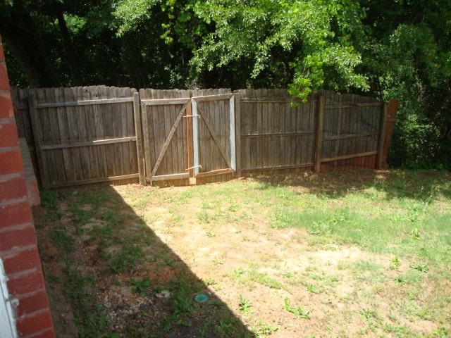 801 Early Walden Rd, Headland, AL 36345 - view of fenced backyard
