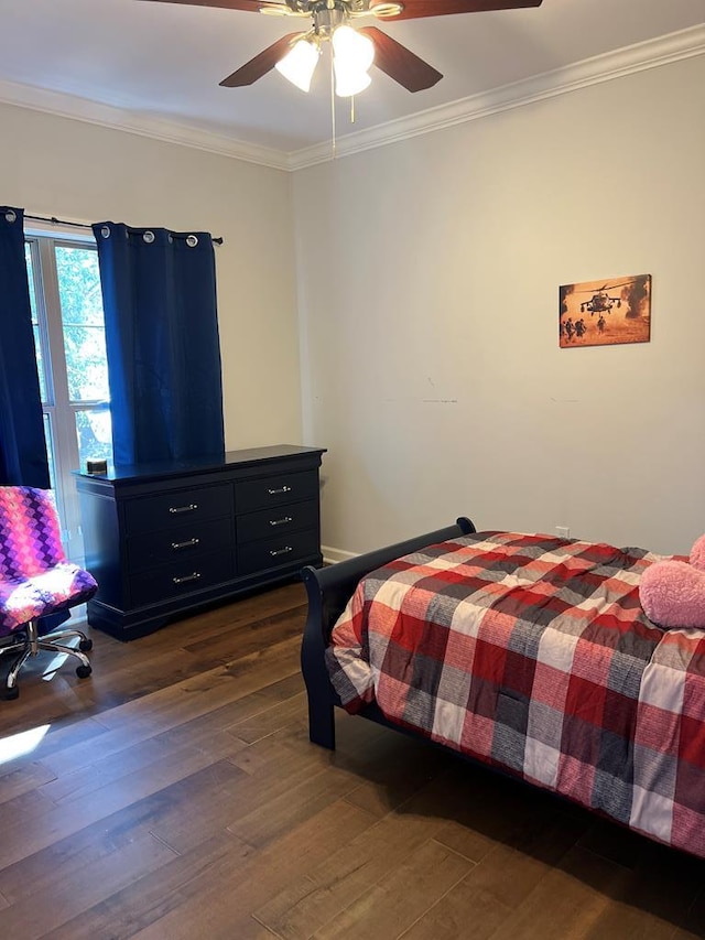 bedroom featuring dark wood-style floors, crown molding, and ceiling fan