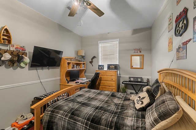 208 Willow Oaks Dr, Headland, AL 36345 - bedroom featuring ceiling fan