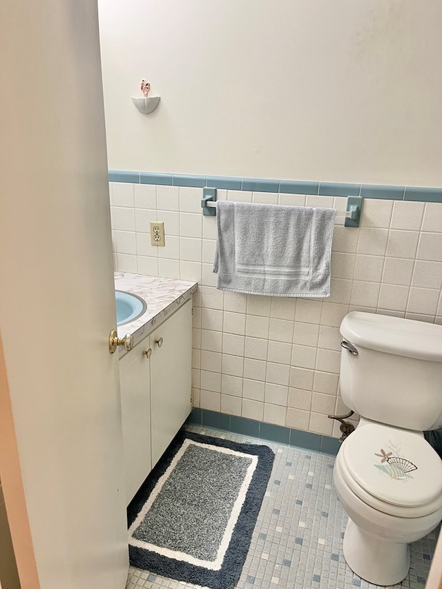 869 Bethlehem Rd, Midland City, AL 36350 - bathroom featuring vanity, tile walls, wainscoting, and tile patterned floors