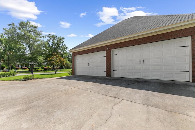 306 Halifax Dr, Dothan, AL 36305 - garage featuring driveway