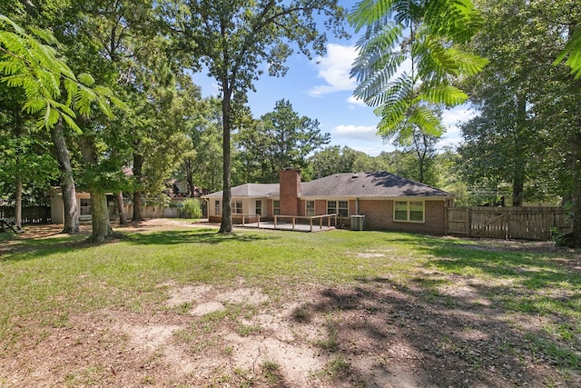 1005 Rampart Dr, Dothan, AL 36303 - fenced backyard with a deck