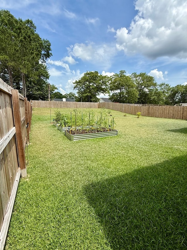 106 Sandpiper Ln, Dothan, AL 36301 - view of yard featuring a garden