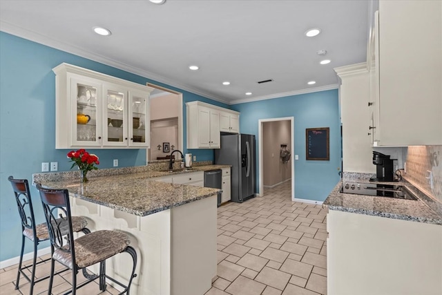 108 Haddington Park Ln, Dothan, AL 36305 - kitchen featuring stainless steel appliances, a kitchen breakfast bar, white cabinets, crown molding, and recessed lighting