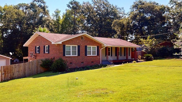 ranch-style house featuring covered porch and a front yard