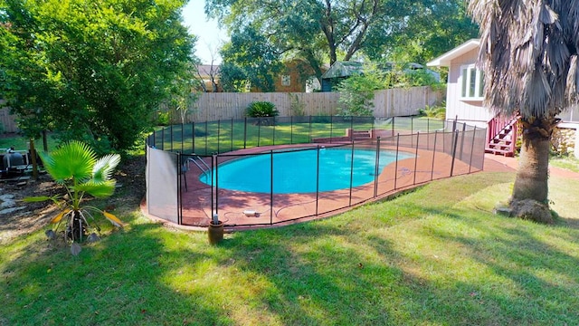 view of swimming pool featuring a yard