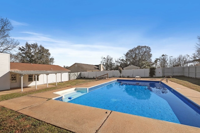 view of swimming pool