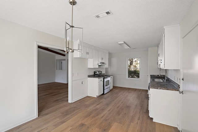 kitchen with a textured ceiling, pendant lighting, stainless steel electric stove, hardwood / wood-style floors, and white cabinets