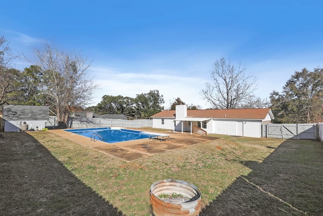 view of pool featuring a shed, a lawn, and a diving board