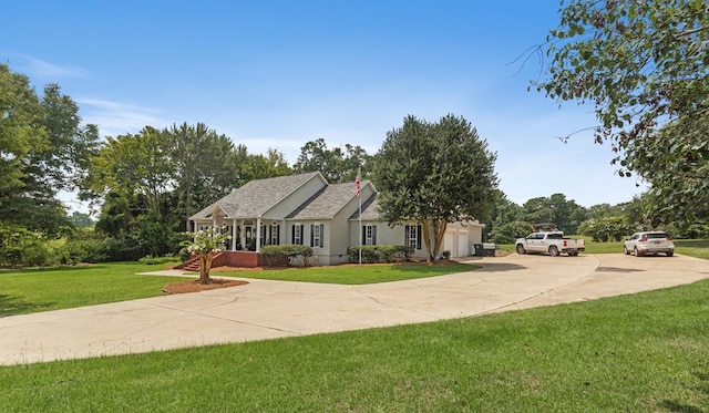 view of front of property featuring a front lawn