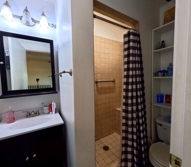 bathroom with a shower with shower curtain, toilet, and sink