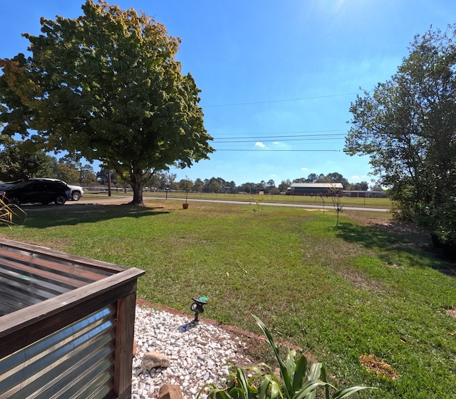 view of yard featuring a rural view