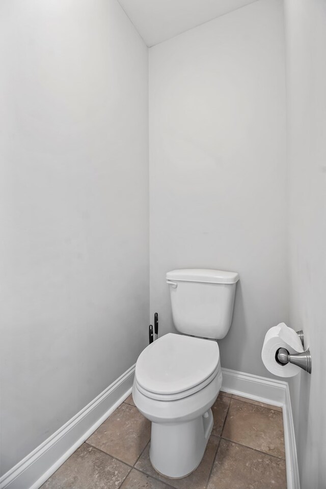 2027 S County Road 9, Newton, AL 36352 - bathroom with stone tile flooring
