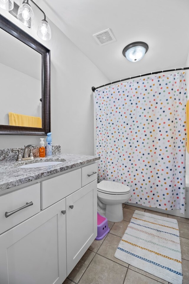 2027 S County Road 9, Newton, AL 36352 - full bath featuring vanity, tile patterned floors, and shower / tub combo with curtain