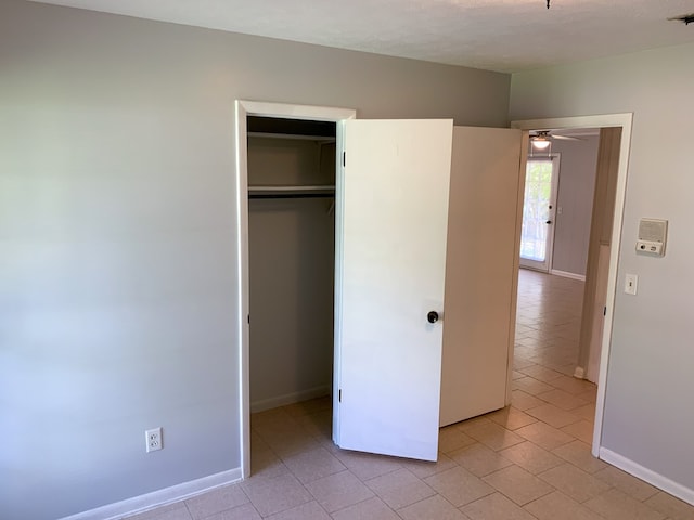 unfurnished bedroom with a textured ceiling and a closet