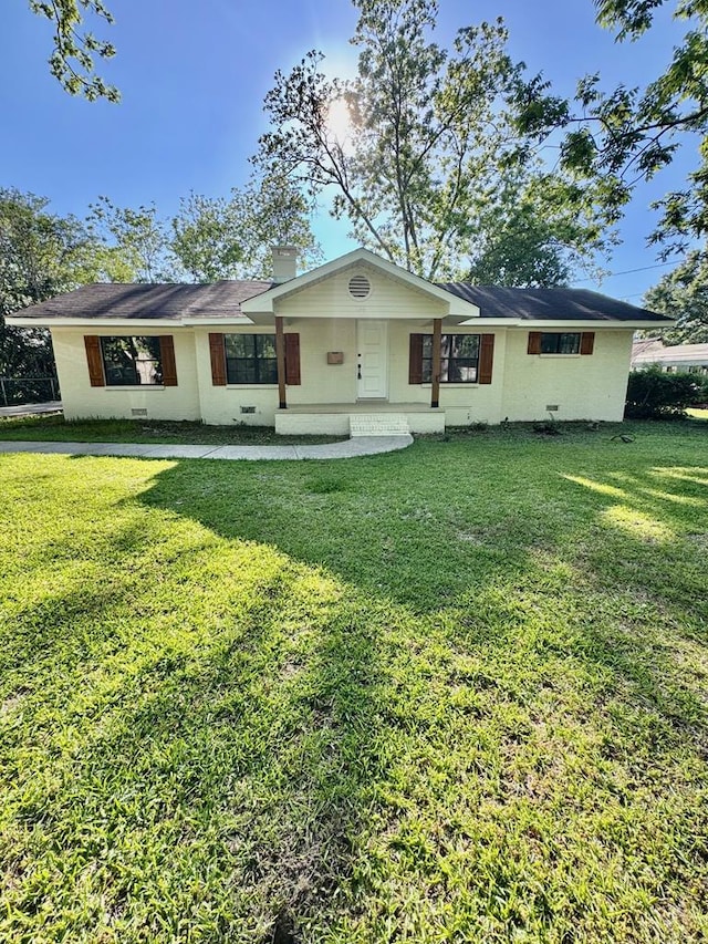 single story home with a front lawn and covered porch