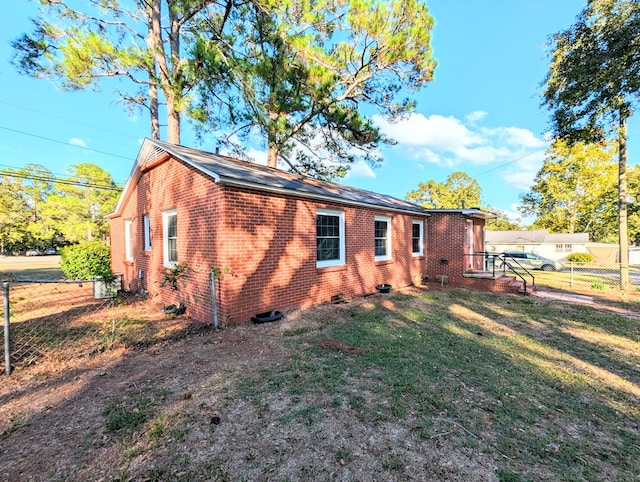 exterior space featuring a yard