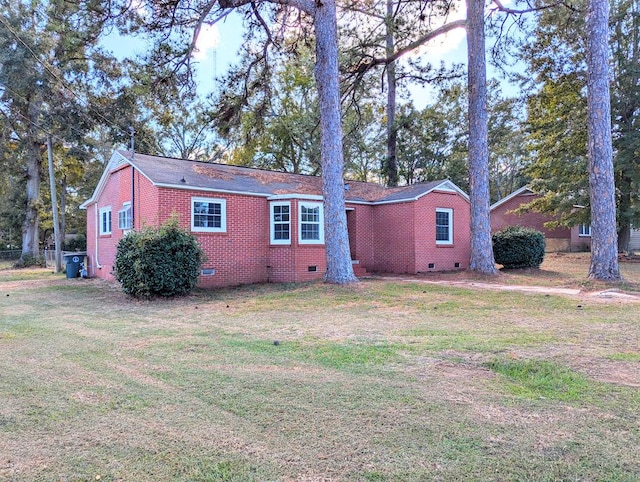 exterior space featuring a yard