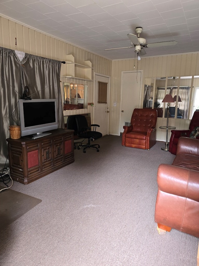 carpeted living room featuring ceiling fan