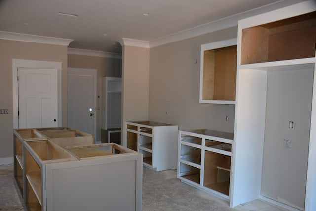 kitchen with crown molding